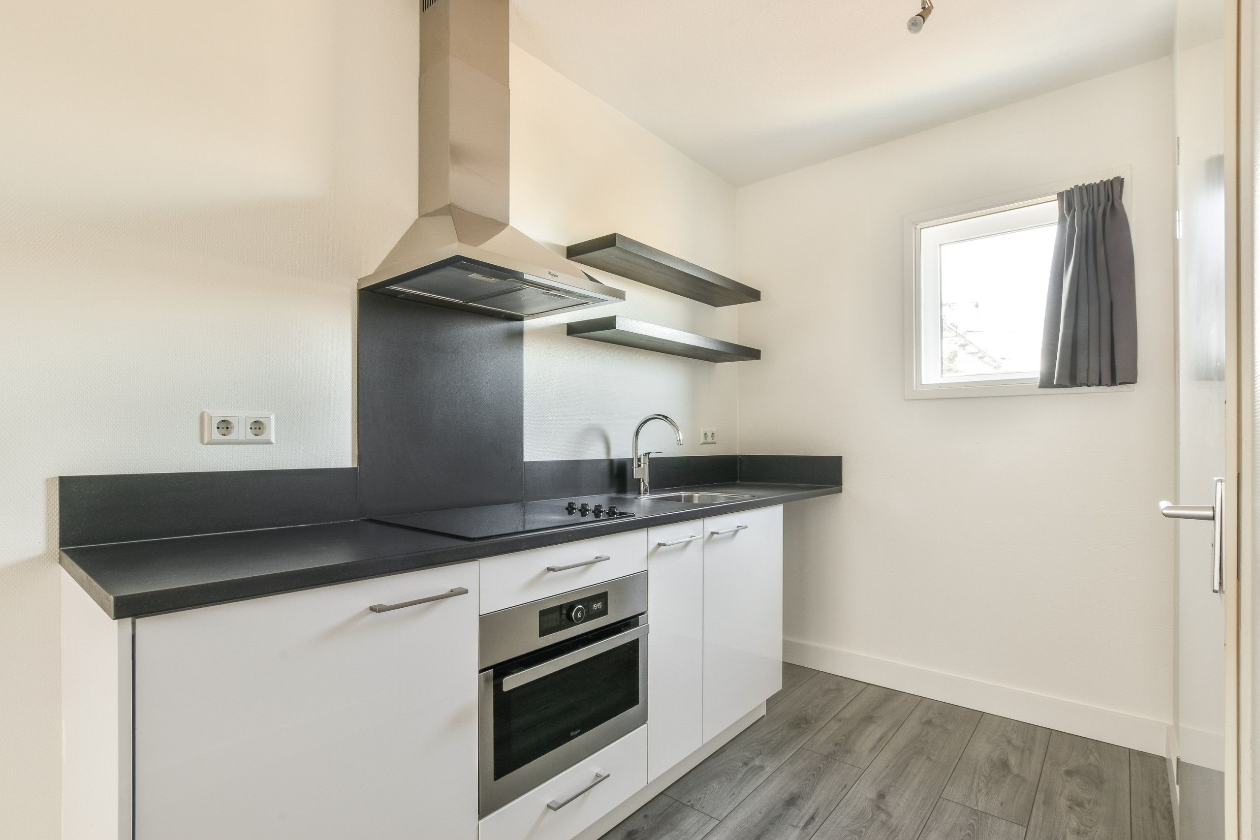 studios te huur op Waldorpstraat 451